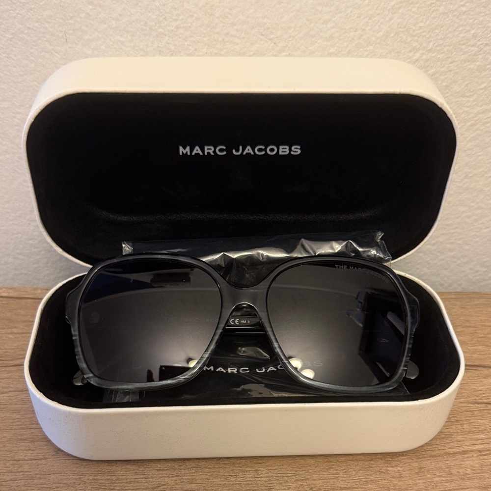 New Marc Jacobs oversized sunglasses.